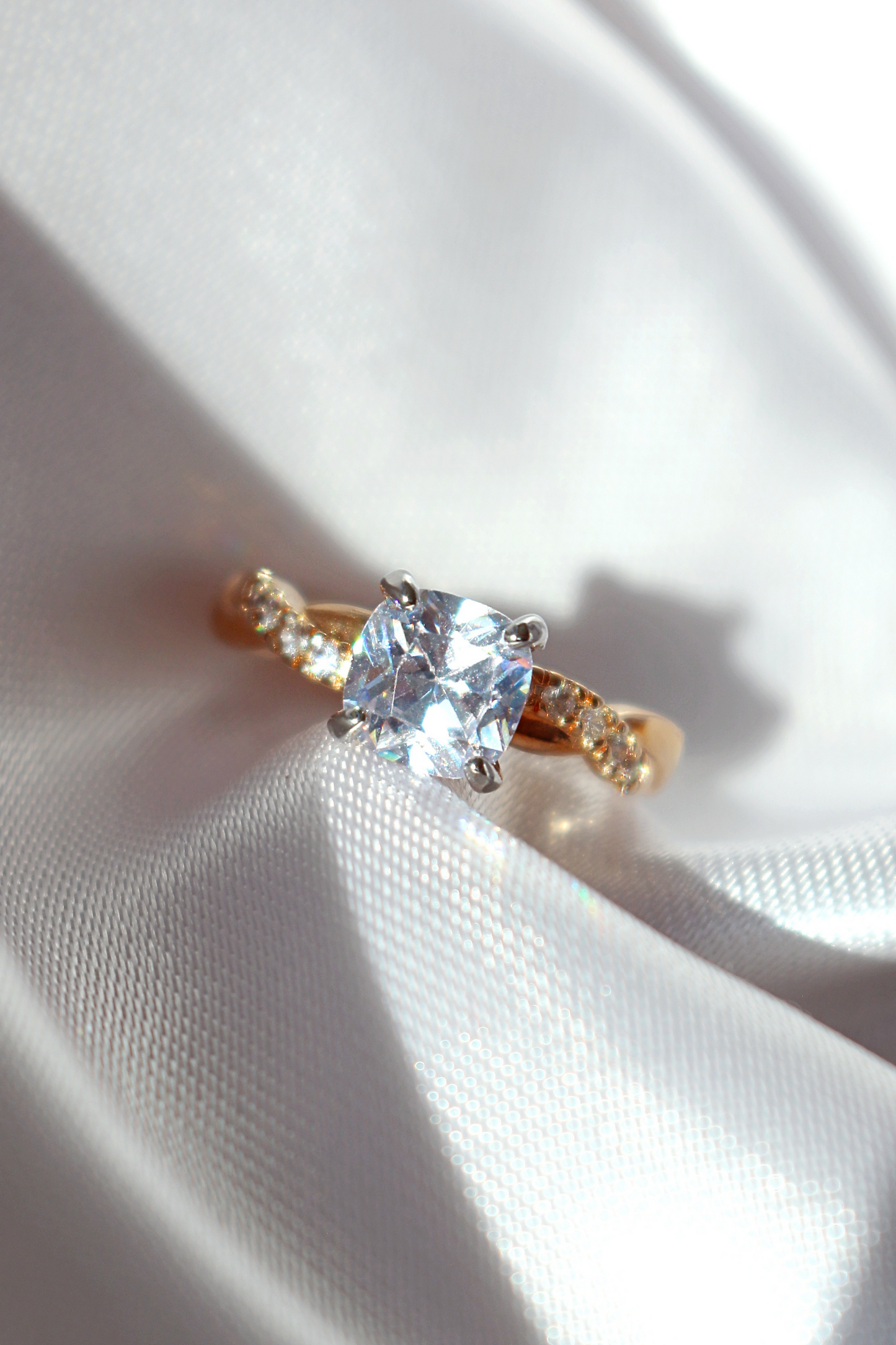 Fairy Tales Solitaire Ring – A Touch of Magic & Elegance