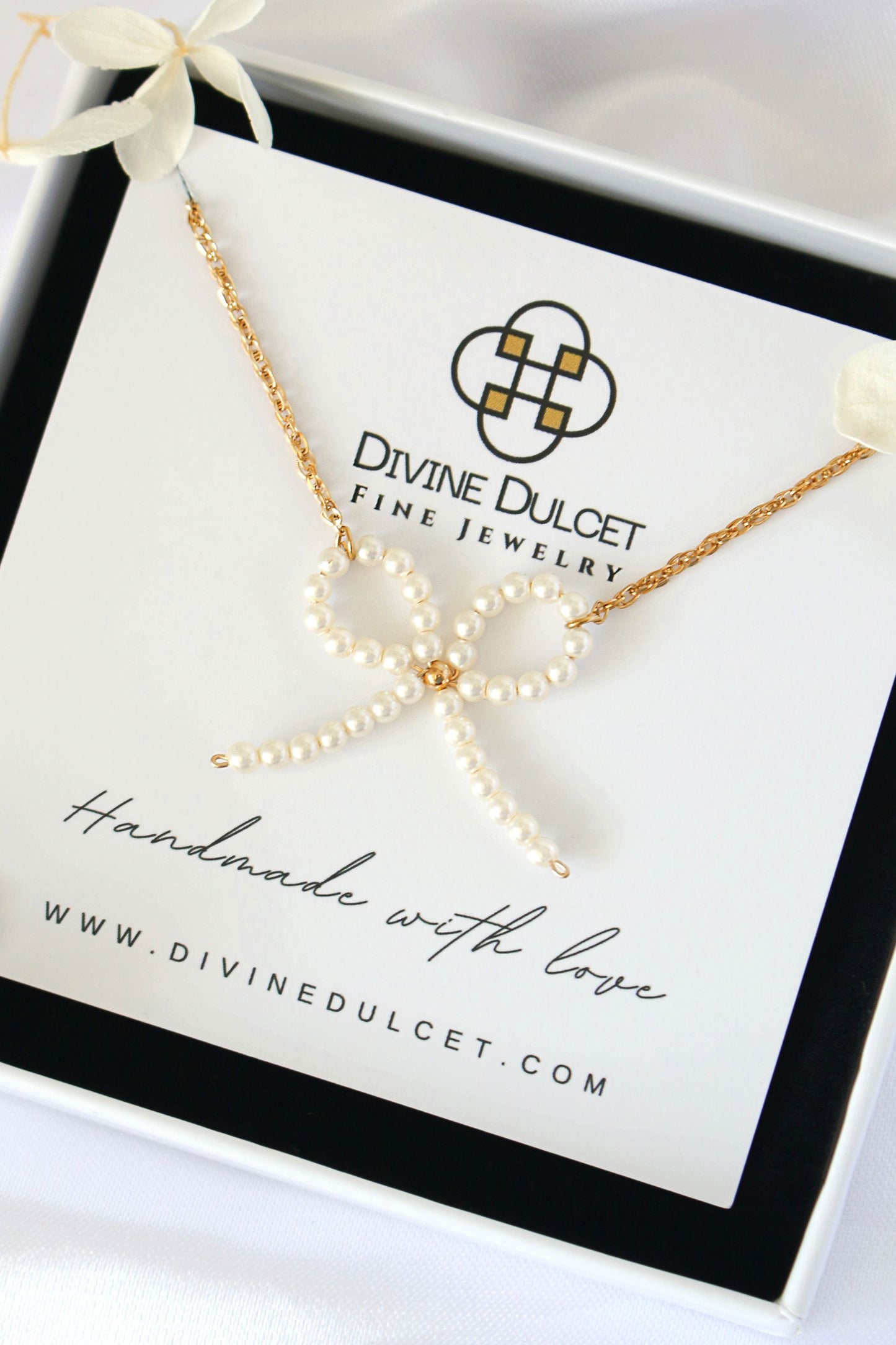 Miss Coquette | 24K Gold Pearls Bow Necklace – A Touch of Elegance