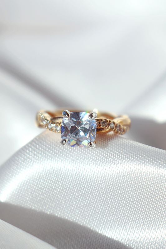 Fairy Tales Solitaire Ring – A Touch of Magic & Elegance